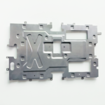 Placas de estampado de metal personalizadas para componentes de soporte estructural en ensamblaje de equipos industriales pesados