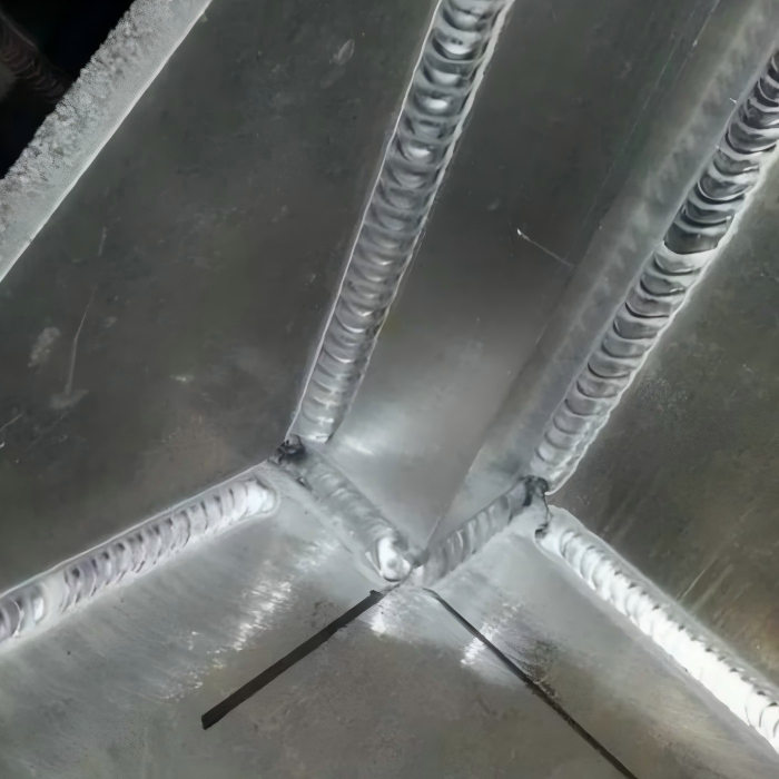 mig welding for aluminum close view clean aluminum MIG welding corner joint