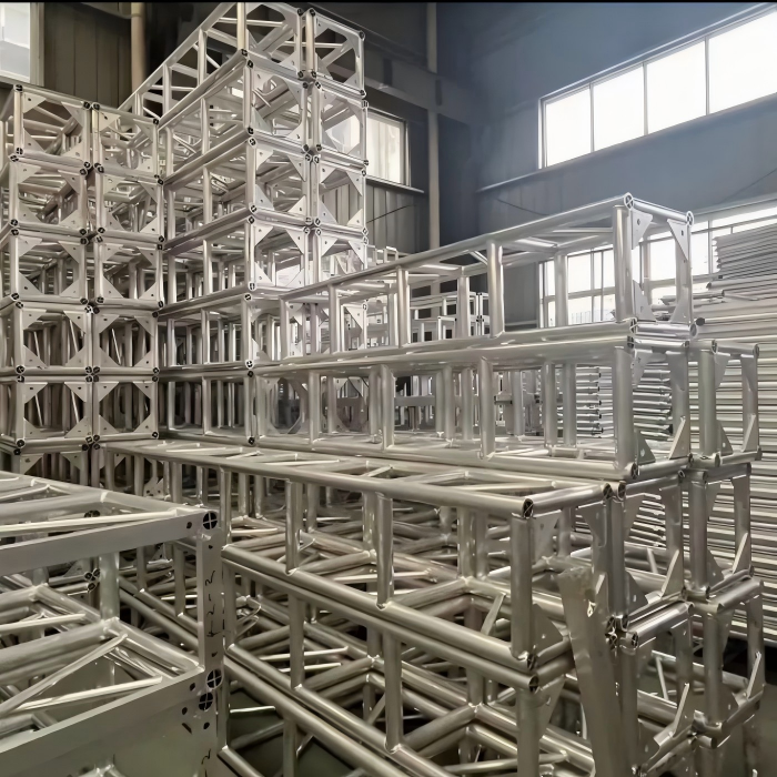 Proceso de soldadura de aluminio con MIG para fabricación de láminas delgadas de aluminio con fuerte adhesión de soldadura y acabado limpio