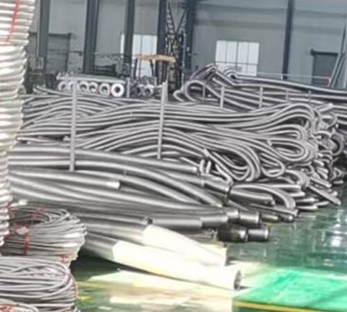 Flange connection metal braided hose compensates pipeline displacement for heavy industry