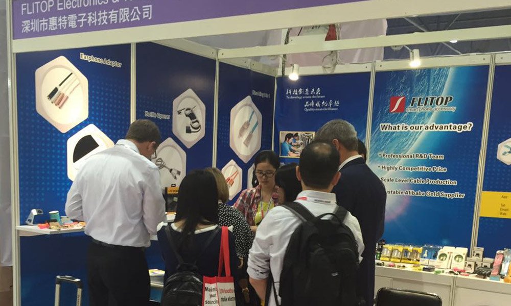 flitop-team-at-trade-show-2