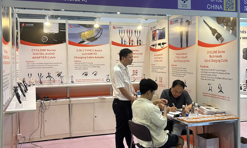flitop-team-at-trade-show-6