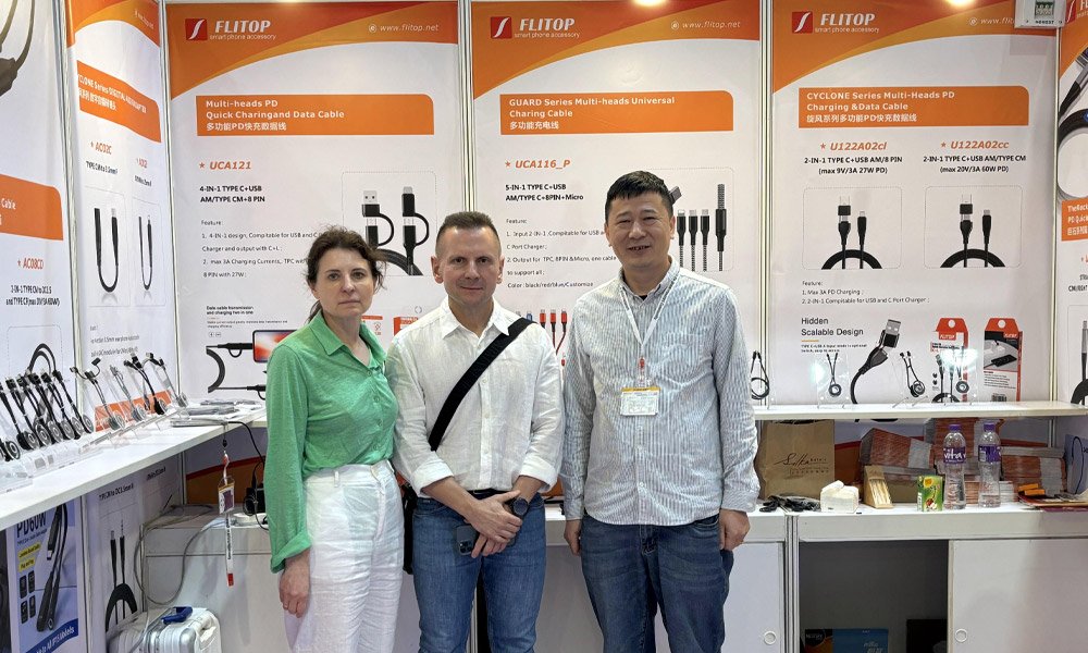 flitop-team-at-trade-show-7